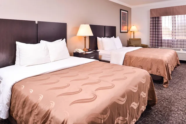 غرفة قياسية بسريرين كوين، Quality Inn & Suites Beaumont 4/6