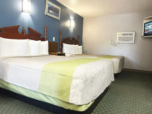 جناح بسريرين كوين، Coronada Inn and Suites 1/3