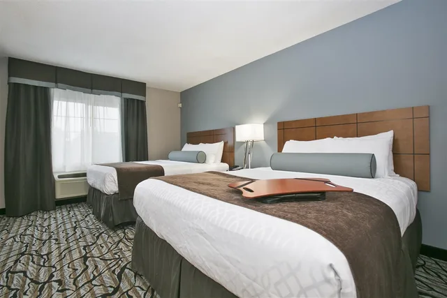 Suite, 2 Queen Beds, Sofa, Best Western Plus Blaine At The National Sports Center 3/8
