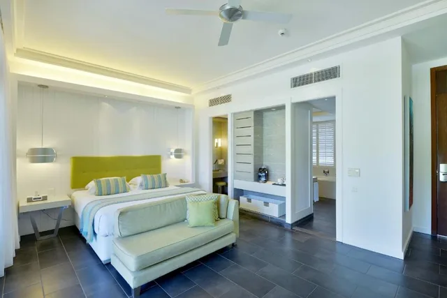 جناح بريميوم جونيور بسرير كينج، Long Beach Mauritius 1/2