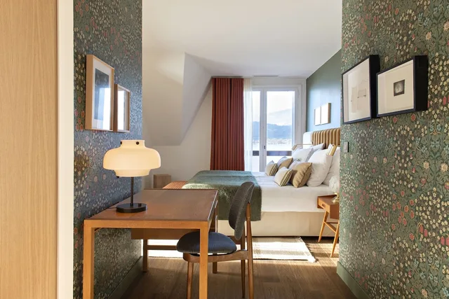 جناح جونيور بسرير مزدوج بإطلالة على البحيرة بشرفة، Hotel Auberge Du Pere Bise 3/4