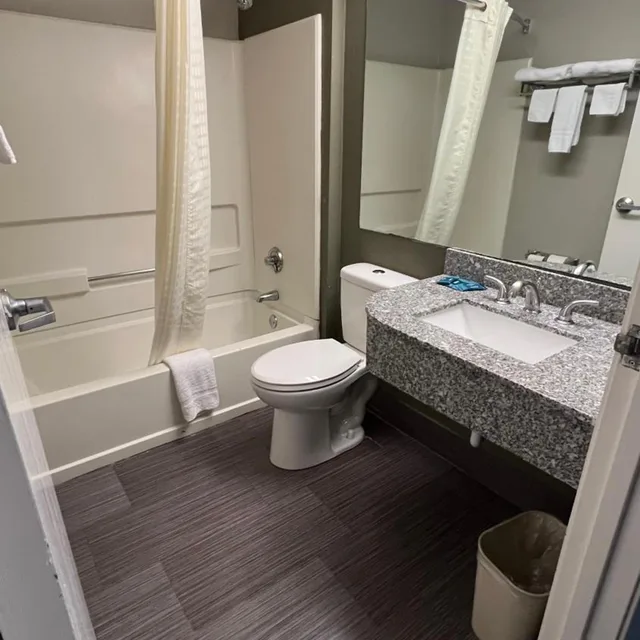 Suite, Queen Bed, Americas Best Value Inn & Suites Jackson, TN 4/5
