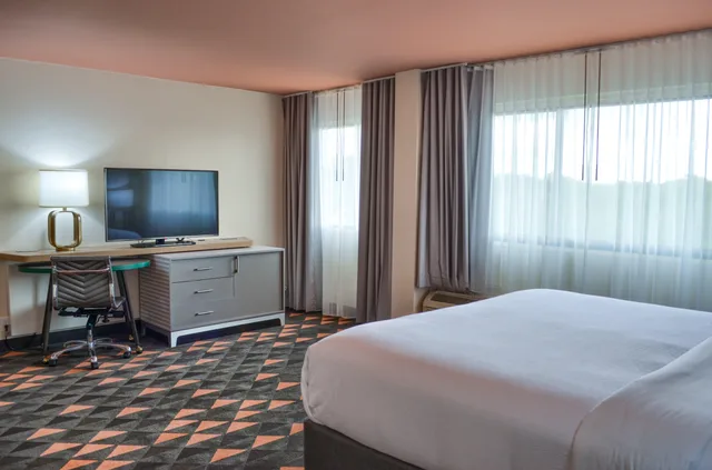 غرفة بسرير كينج، Holiday Inn Mobile West - I-10 5/7