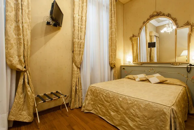 غرفة بسرير مزدوج أو سريرين منفصلين، Hotel Al Ponte Mocenigo 1/8