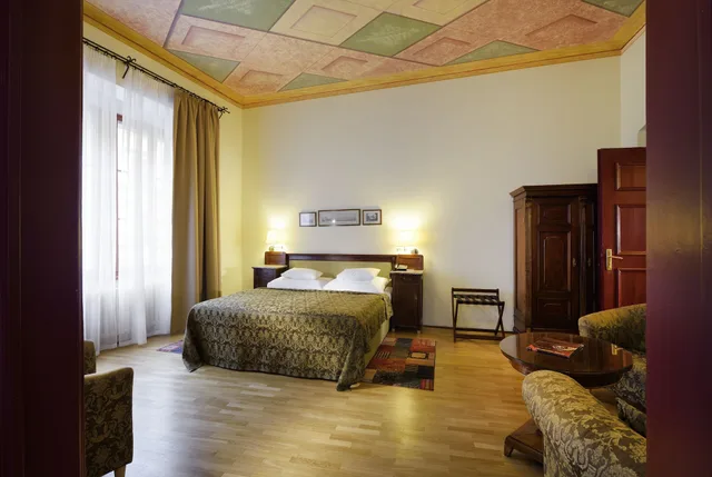 غرفة بسريرين منفصلين مع سرير إضافي، The Charles Hotel 2/4