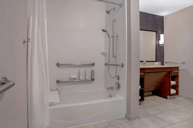 جناح بسريرين كوين بحوض استحمام لذوي الإعاقة، Homewood Suites by Hilton Lackland AFB SeaWorld TX 1/1