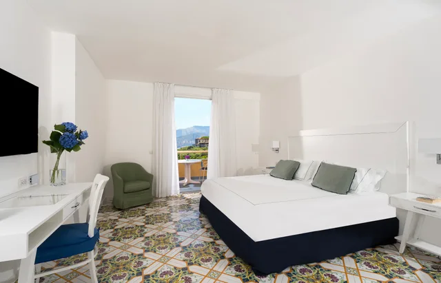 جناح جونيور بإطلالة على البحر، Grand Hotel Vesuvio Sorrento 2/2