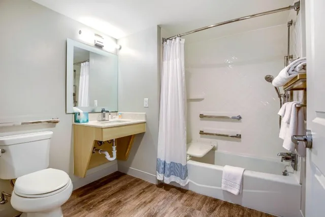 جناح بسرير كوين، MainStay Suites Mobile, AL 4/5
