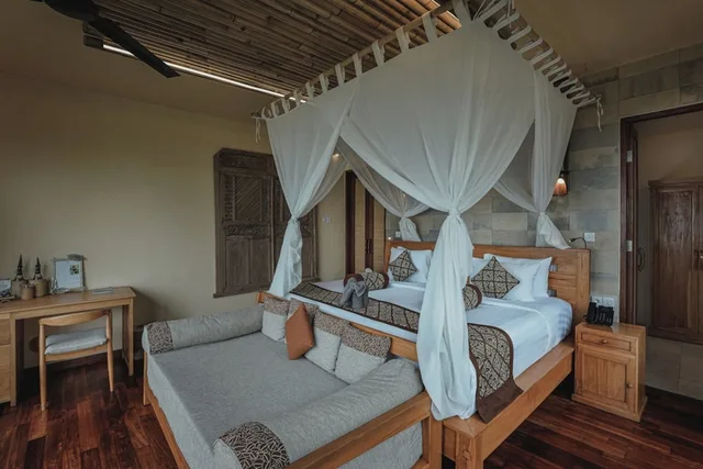 جناح فاخر، Munduk Moding Plantation 3/10