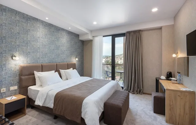 غرفة قياسية ثلاثية، Brooch Boutique Hotel 2/3