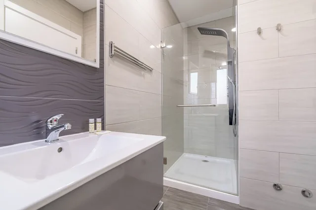 غرفة ديلوكس بسرير كينج بشرفة بغرفة نوم واحدة، Silver Seahorse Garden Retreat 5/6