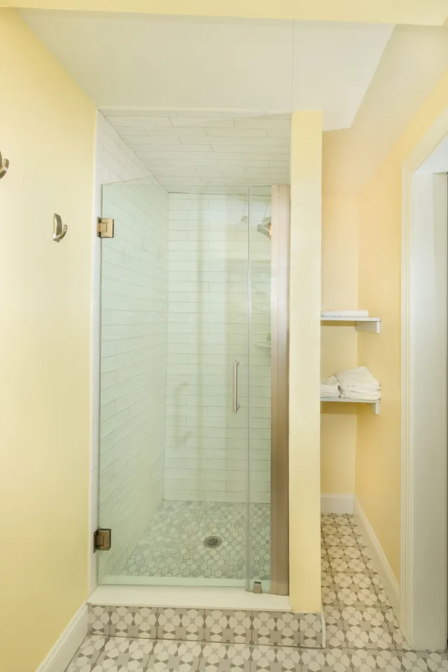 Sunny, Standard, Double Bed, Corner، The Inn at Ocean Grove 4/6