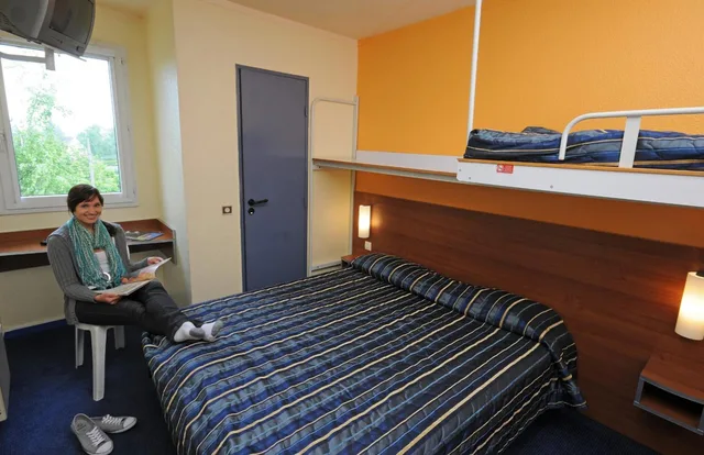 غرفة ثلاثية بسرير مزدوج وسرير بطابقين، Mister Bed Lille Lomme Hotel 3/4