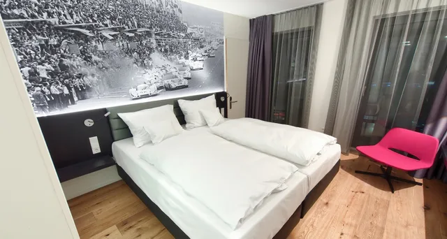 غرفة متصلة عائلية بسريرين مزدوجين، V8 Hotel Motorworld Region Stuttgart, BW Premier Collection 2/7