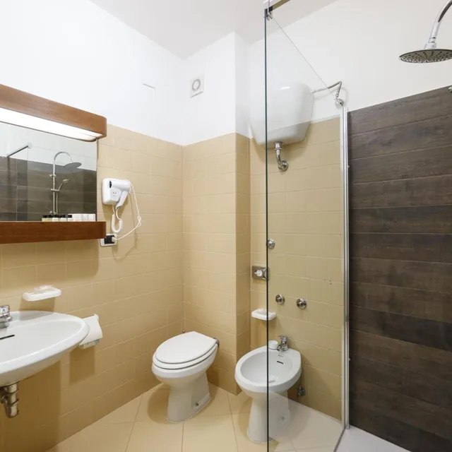 غرفة قياسية بسرير مزدوج أو سريرين منفصلين بشرفة، Hotel Sakura, Sure Hotel Collection by Best Western 4/5