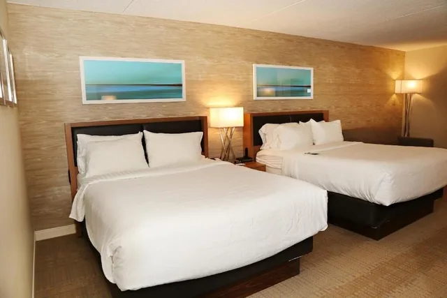 Standard, 2 Queen Beds, Sofa, Pool Access، Envision Hotel And Conference Center Mansfield Foxboro 1/2