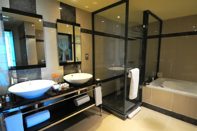 جناح تنفيذي بسرير كينج بإطلالة على الحديقة، Munyonyo Commonwealth Resort 4/6