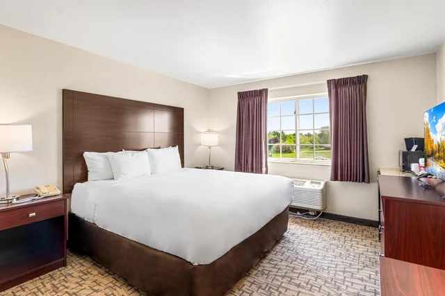 Suite, King Bed, Boarders Inn Amp Suites 3/10