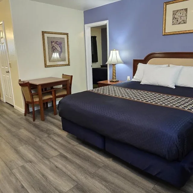 Suite, 1 King and 2 Double Beds, Rodeway Inn & Suites Blythe I-10, CA 17/18