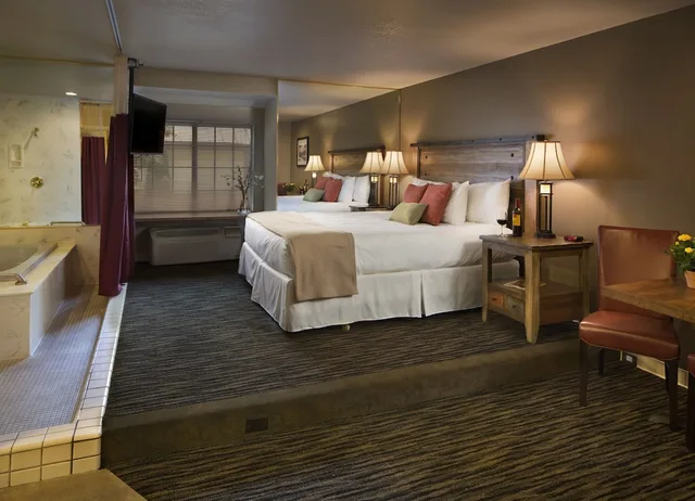 Spa, Deluxe, King Bed، Postmarc Hotel And Spa Suites 10/10