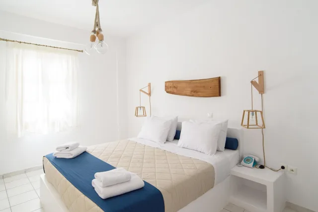 1 Bedroom, Suite, Lateral Side Sea View، Santorini Crystal Blue 2/10
