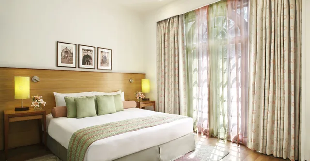 غرفة سوبيريور بسرير كينج بإطلالة على المسبح، Taj Mahal Lucknow 3/6