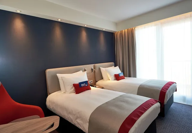 غرفة قياسية بسريرين منفصلين بإطلالة على القناة، Holiday Inn Express Amsterdam - City Hall 3/5