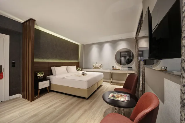 غرفة ديلوكس بسرير كوين، Dora Pera Hotel 5/6