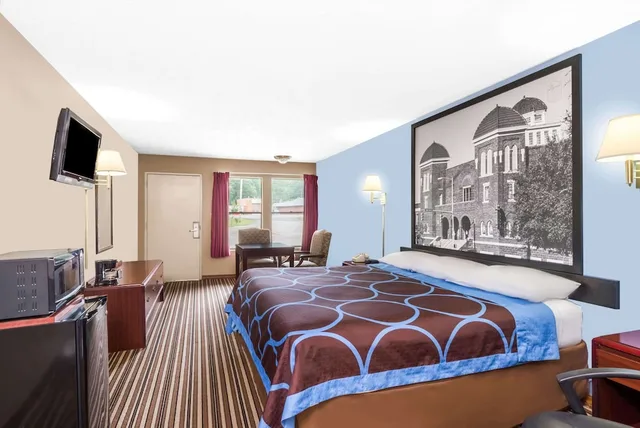 غرفة بسرير كينج لذوي الإعاقة، Super 8 By Wyndham Gadsden Al 1/10