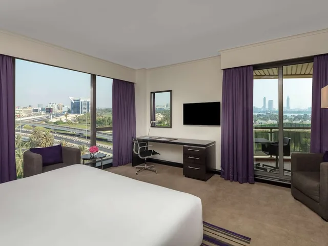 جناح تنفيذي بسرير كينج مع أريكة، Pullman Dubai Creek City Centre 3/4