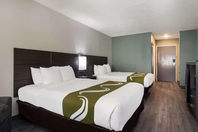 Basic, Single, 2 Queen Beds، Quality Inn & Suites Wilsonville OR 2/8