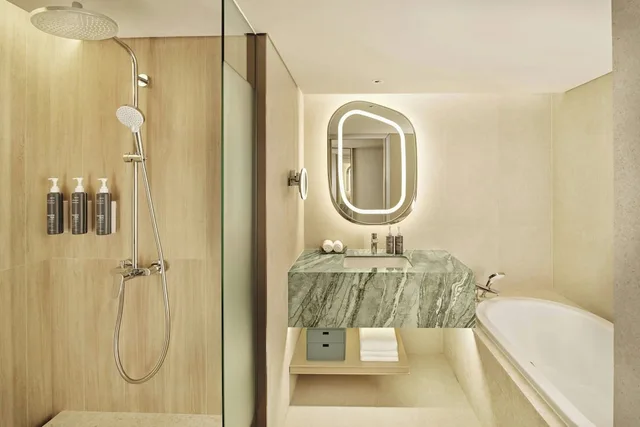 غرفة بسريرين مزدوجين مع دخول صالة النادي، The Westin Seoul Parnas 7/10