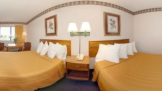 Room, 2 Double Beds, Smoking, Accessible, Quality Inn Marianna 1/3