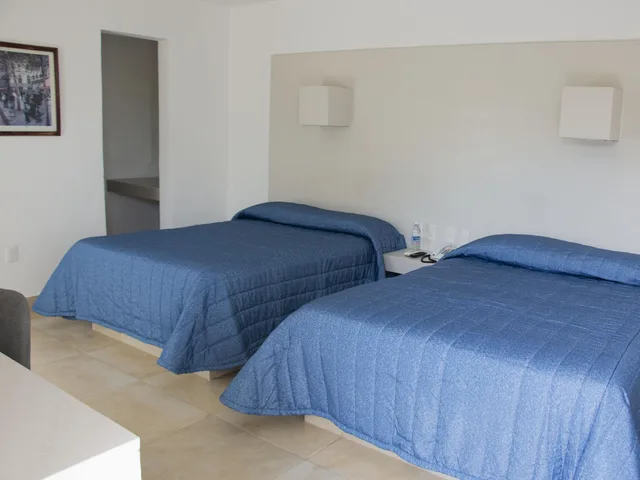 غرفة قياسية رباعية، St George Hotel 1/10