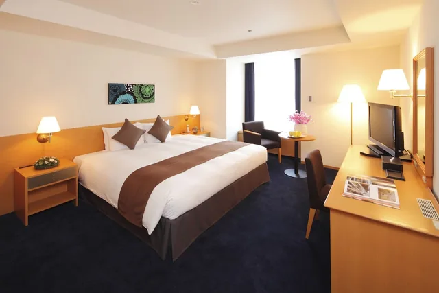 Room, King Bed, East Wing, Corner، Sapporo Grand Hotel 1/7