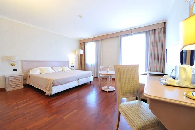غرفة سوبيريور بسريرين كينج، Hotel Roxy Plaza 4/6