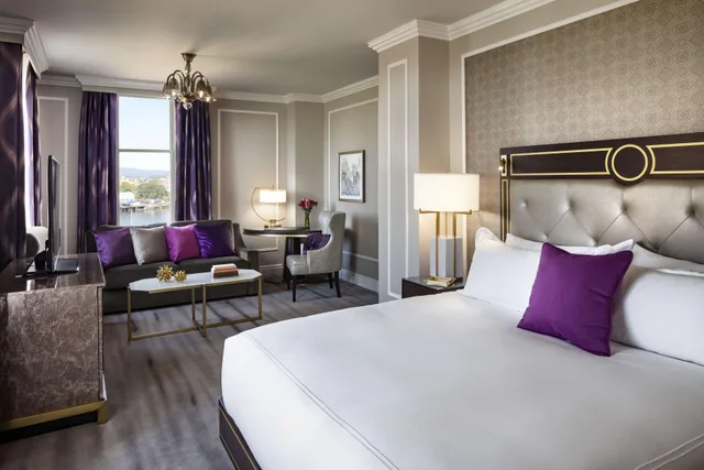 جناح جونيور، Fairmont Empress Hotel 1/2