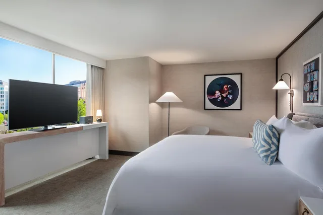 1 Bedroom, Rose, Suite, King Bed, Sofa، The Beacon at Embassy Row Washington DC, Tapestry by Hilton 4/9