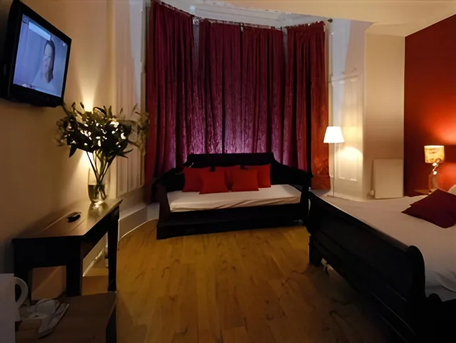 غرفة عائلية بسرير مزدوج وسرير فردي، No.32 Hotel 2/2