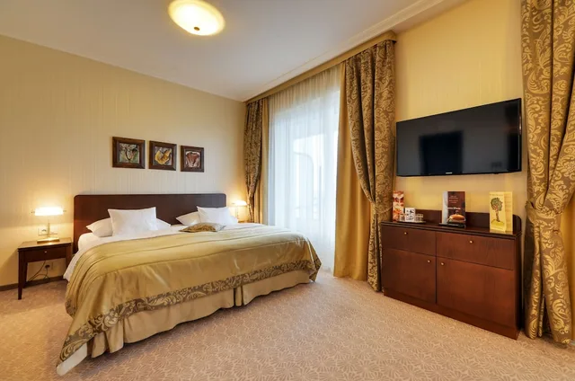 غرفة تنفيذية بسرير كينج بشرفة، Devin Hotel 1/7