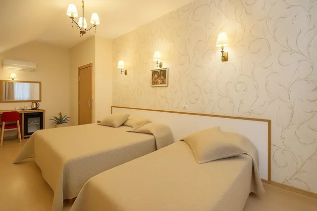 غرفة ثلاثية بسرير كوين وسرير فردي، Hotel Avcilar City 1/2