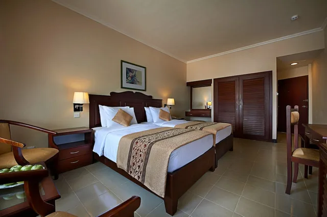 غرفة قياسية بسريرين منفصلين بإطلالة على البحر، Berjaya Hotel Colombo 2/4