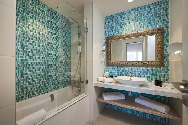 Family Suite, Queen Bed, Golf Course View, Balcony، Radisson Blu Resort, Saidia Garden 4/6