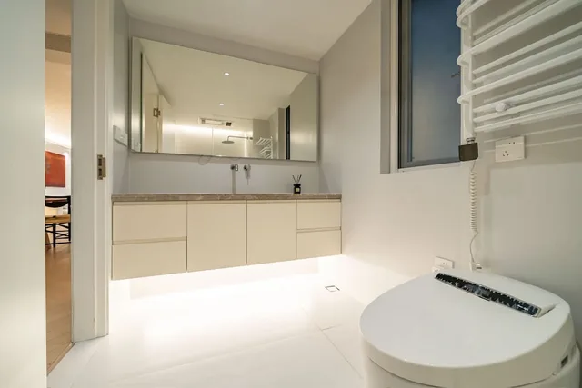 2 Bedrooms, Senior, Apartment, 1 Queen and 1 Double Bed, Book and Bed-People's Square 8/8