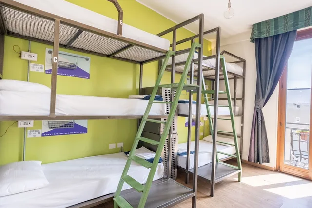 Mixed Dorm, 6 People, 3 Bunk Beds، Ostello Bello Grande 2/10