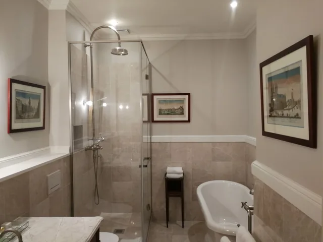 جناح بسرير كوين، Hotel D Angleterre Saint Germain Des Pres 2/2