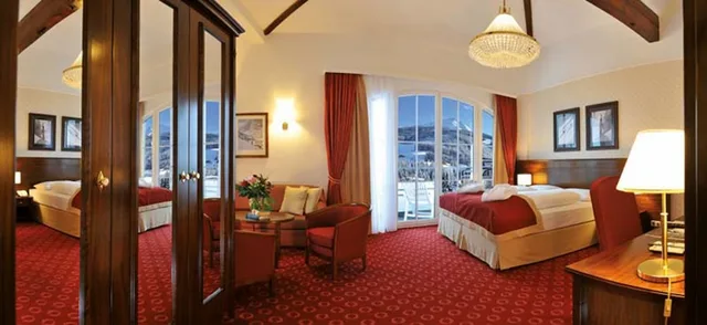 غرفة ديلوكس رباعية بسريرين منفصلين مع أريكة، Hotel Salzburger Hof 5/8