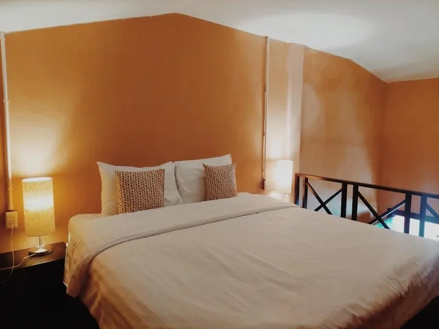 Deluxe, King Bed, Retro Box Hotel 2/4