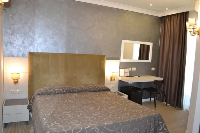 Superior, Queen Bed, Galileo 2/2