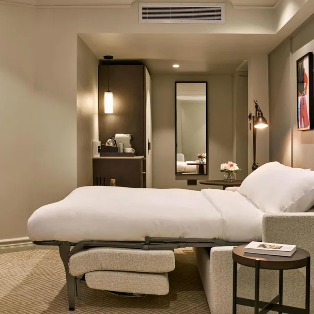 جناح جونيور بسرير كينج، Radisson Blu Hotel London Bond Street 3/4